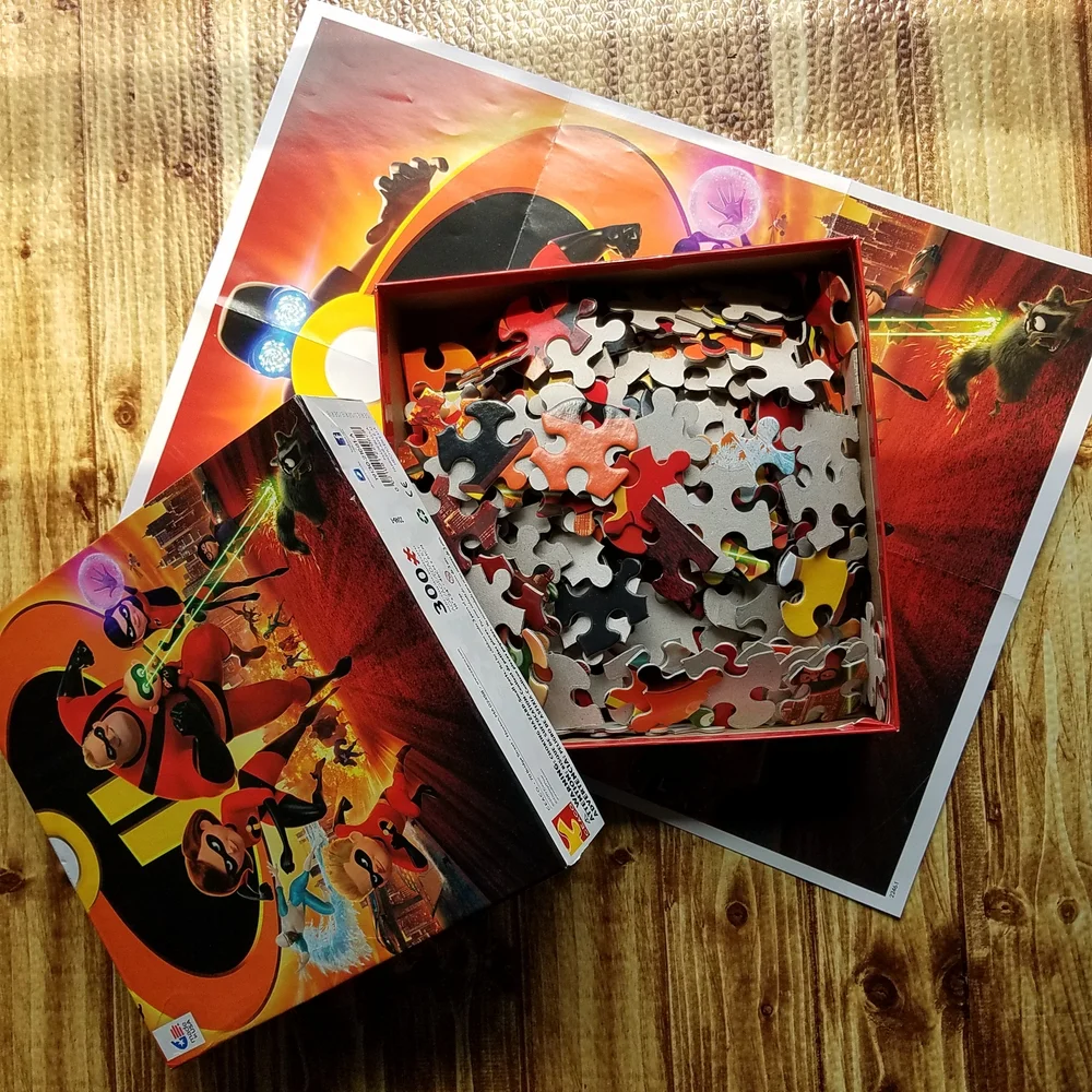 Incredibles 2 Jigsaw Puzzle 300 Pieces Ceaco Complete Free Poster Disney Pixar